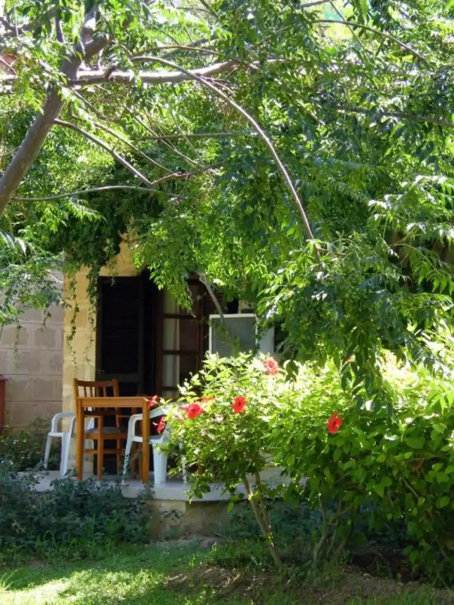 Beachside Bungalow garden terrace