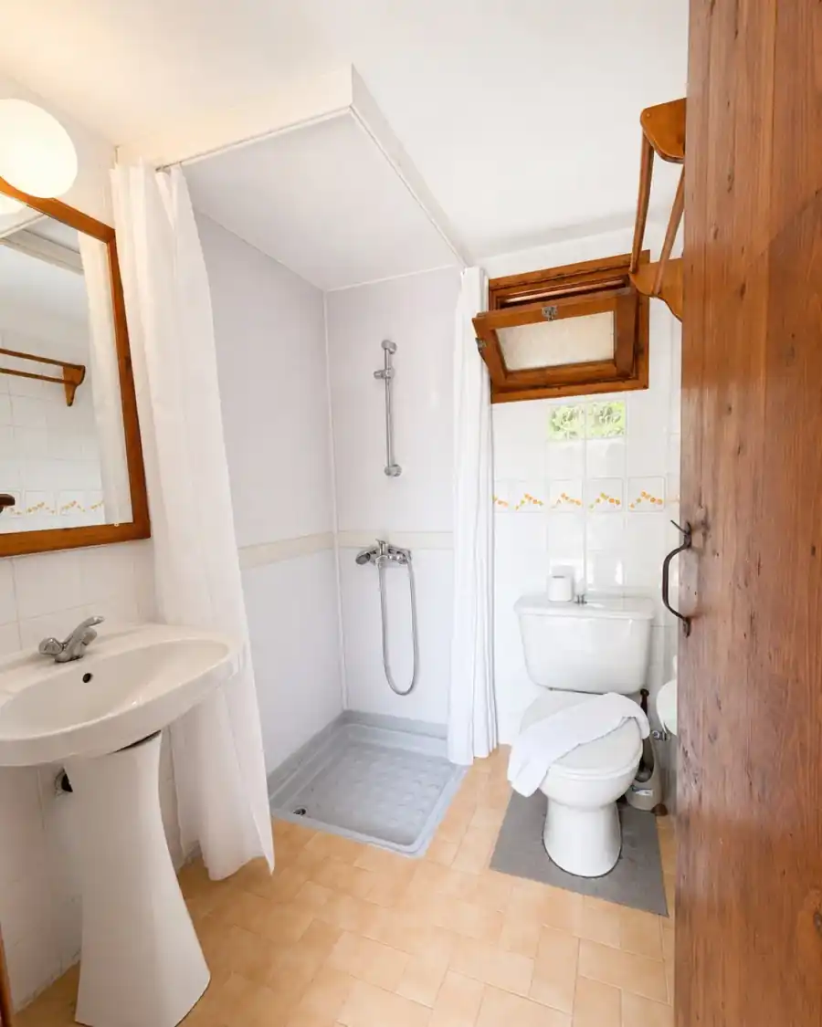 Sea View Studio bathroom